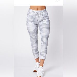 Scorpio Sol Fare Crop Jogger White Water Color Camo NWT
